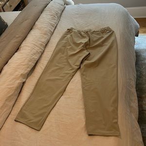 Men’s Lululemon ABC Pull on Pant. Color Trench. Size L